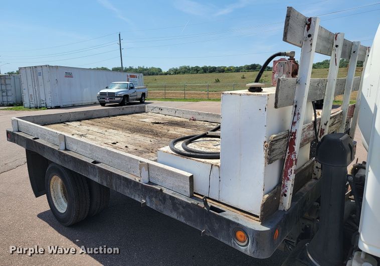 image for item JC9668 2003 GMC W4500  flatbed truck