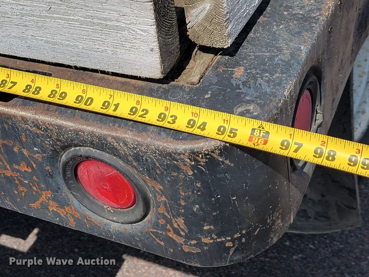 image for item JC9668 2003 GMC W4500  flatbed truck