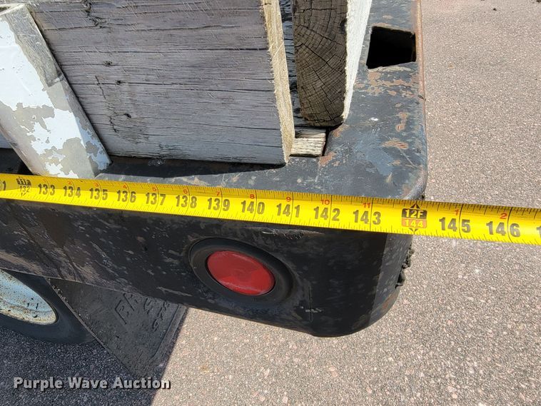 image for item JC9668 2003 GMC W4500  flatbed truck