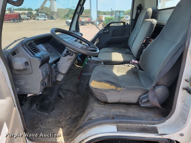 image for item JC9668 2003 GMC W4500  flatbed truck