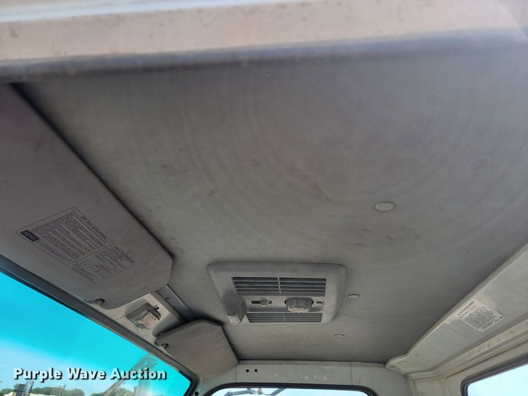 image for item JC9668 2003 GMC W4500  flatbed truck