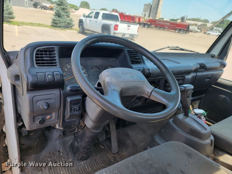 image for item JC9668 2003 GMC W4500  flatbed truck