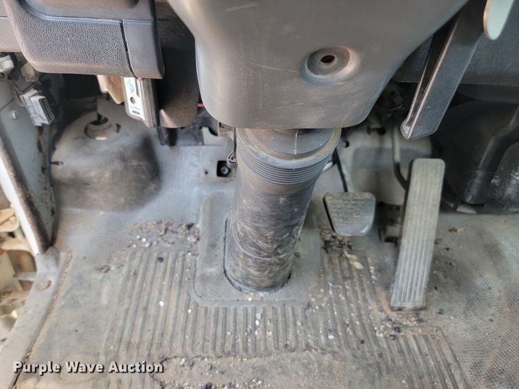 image for item JC9668 2003 GMC W4500  flatbed truck