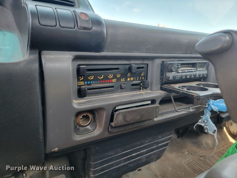 image for item JC9668 2003 GMC W4500  flatbed truck