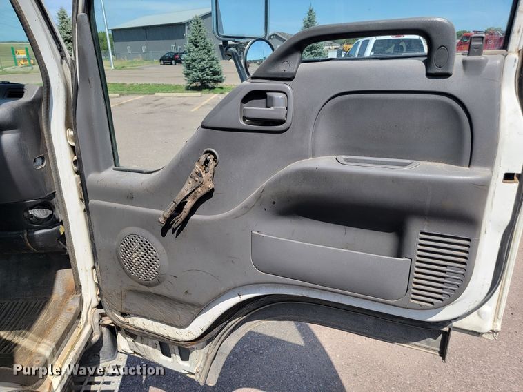 image for item JC9668 2003 GMC W4500  flatbed truck