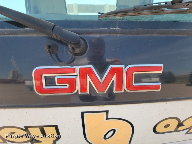 image for item JC9668 2003 GMC W4500  flatbed truck