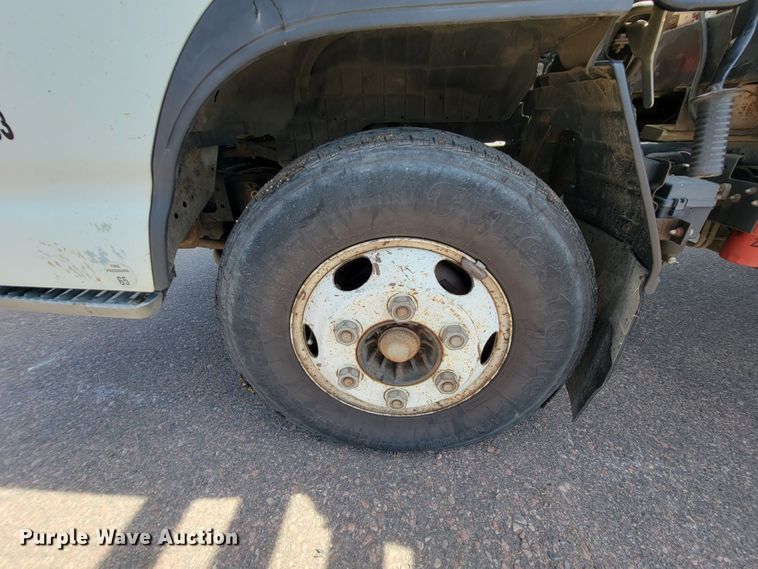 image for item JC9668 2003 GMC W4500  flatbed truck