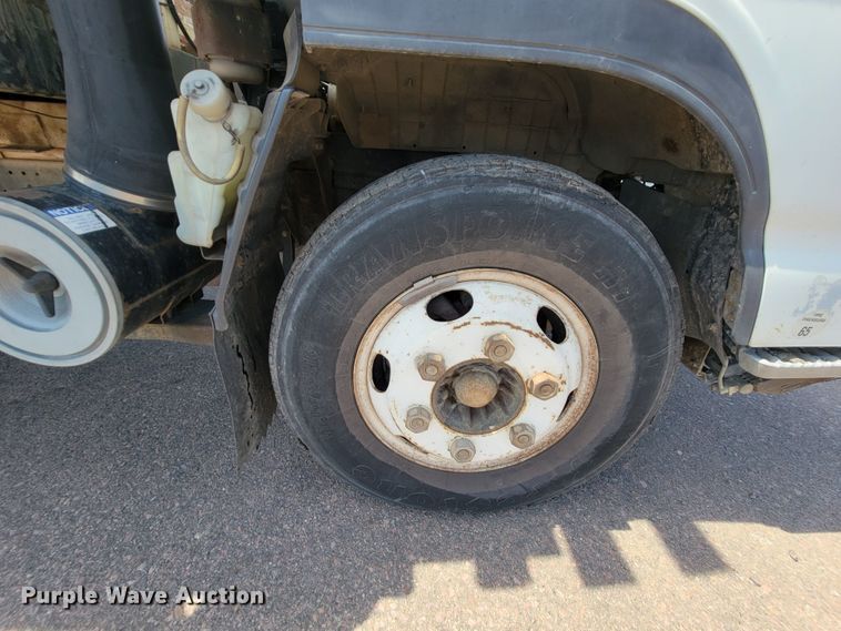 image for item JC9668 2003 GMC W4500  flatbed truck