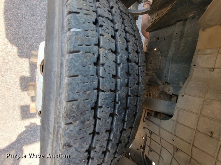 image for item JC9668 2003 GMC W4500  flatbed truck