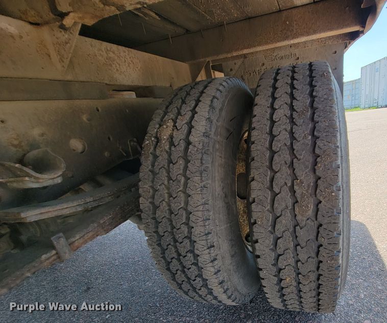 image for item JC9668 2003 GMC W4500  flatbed truck