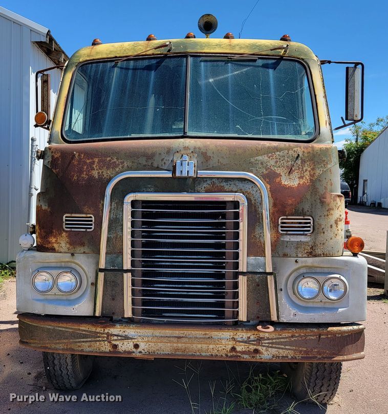 image for item JC9683 1963 International DC0405  semi truck