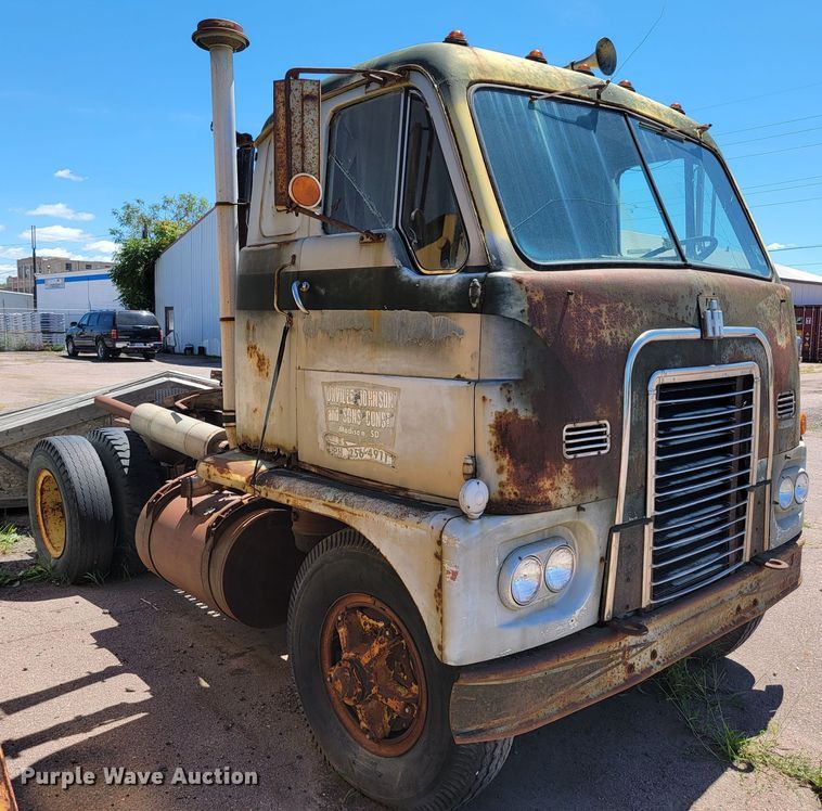 image for item JC9683 1963 International DC0405  semi truck