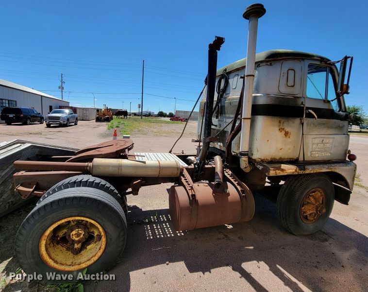 image for item JC9683 1963 International DC0405  semi truck