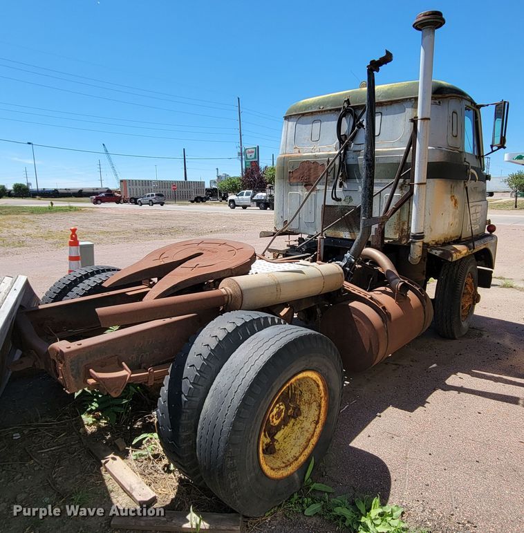 image for item JC9683 1963 International DC0405  semi truck