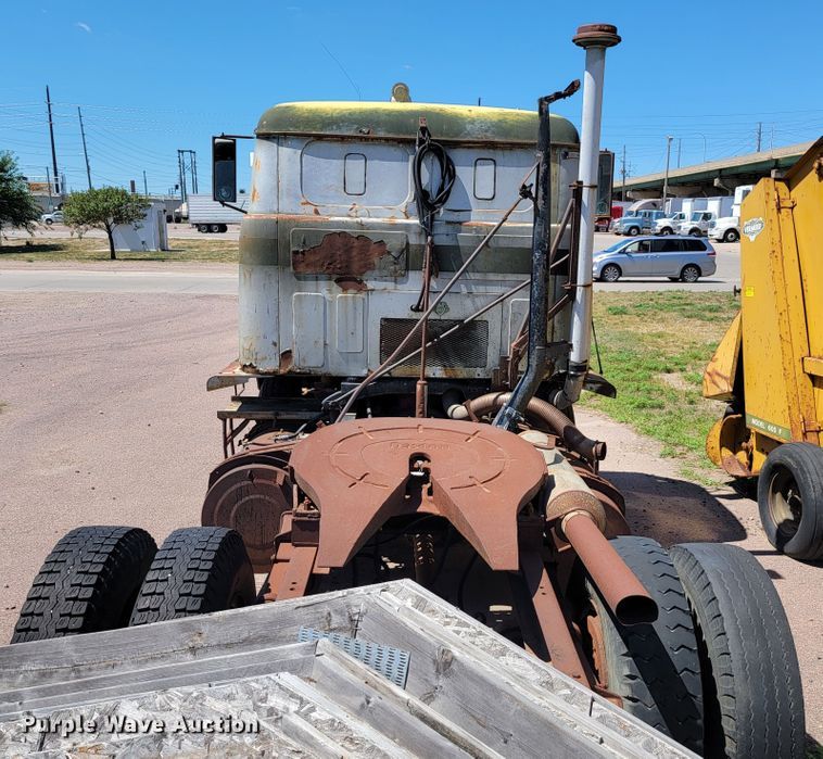 image for item JC9683 1963 International DC0405  semi truck