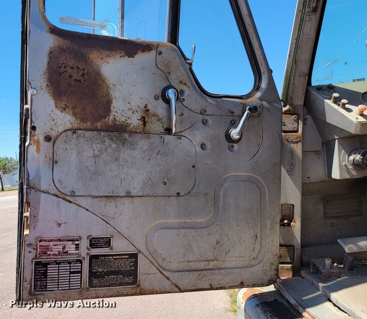 image for item JC9683 1963 International DC0405  semi truck