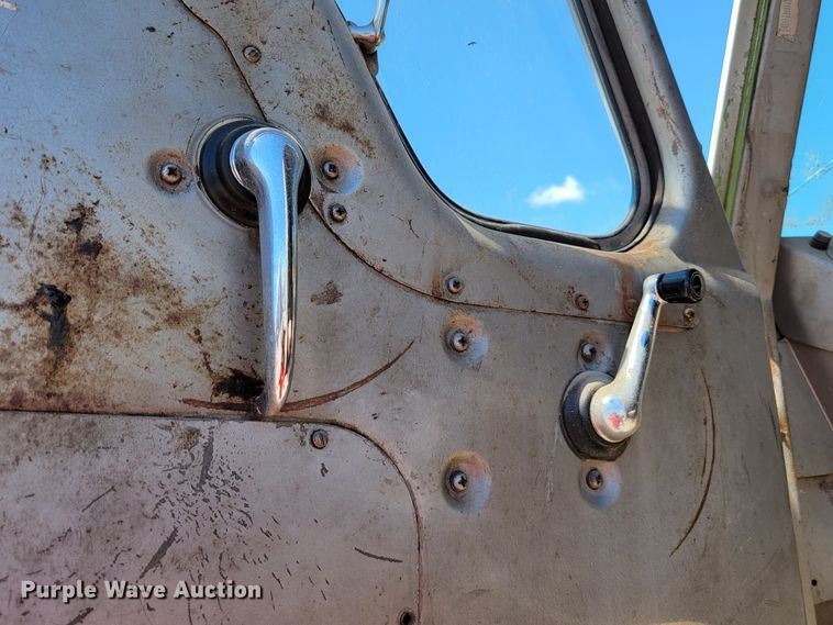 image for item JC9683 1963 International DC0405  semi truck