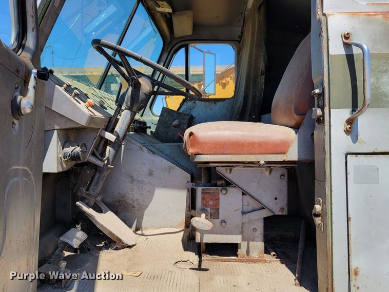 image for item JC9683 1963 International DC0405  semi truck