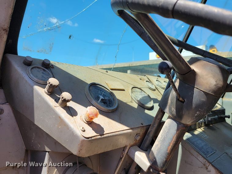 image for item JC9683 1963 International DC0405  semi truck