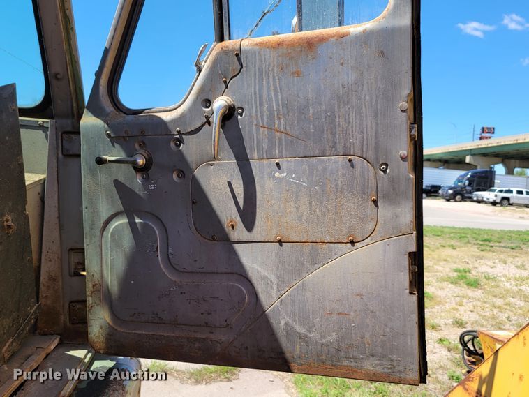 image for item JC9683 1963 International DC0405  semi truck