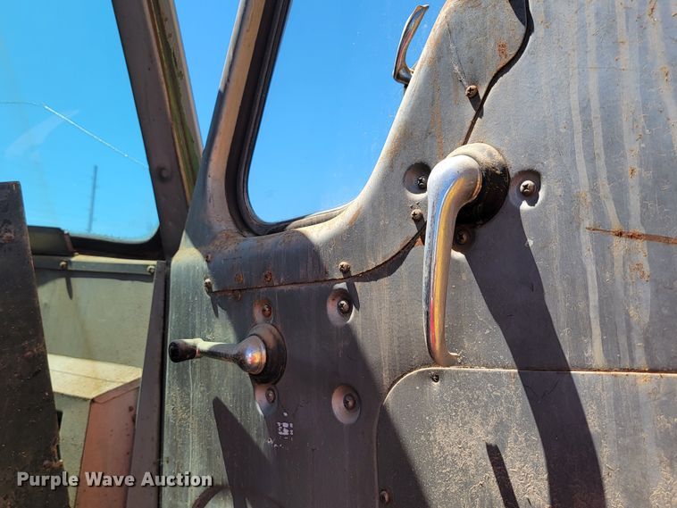 image for item JC9683 1963 International DC0405  semi truck