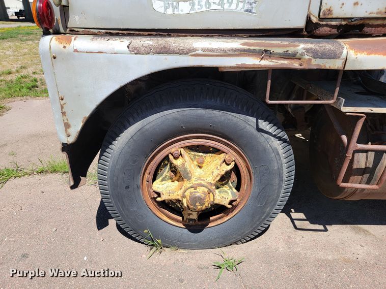 image for item JC9683 1963 International DC0405  semi truck