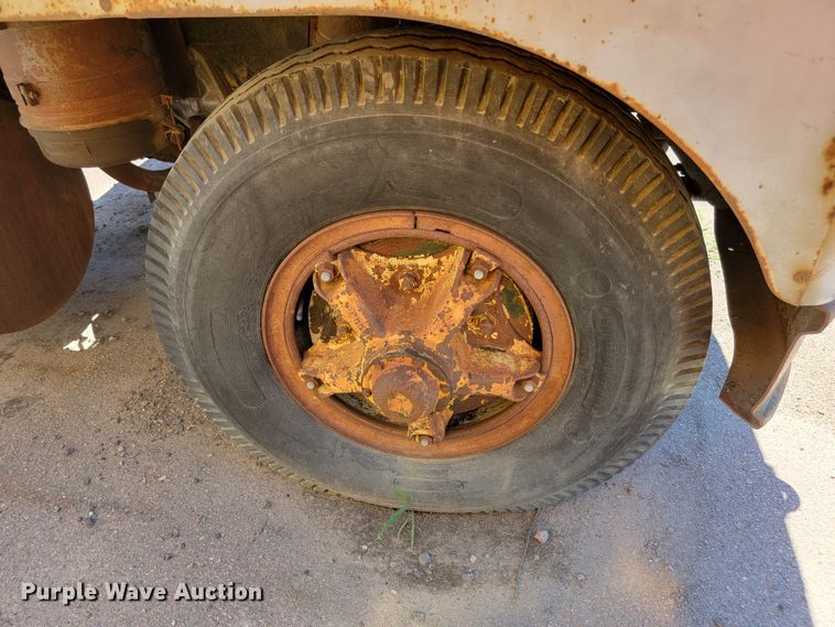 image for item JC9683 1963 International DC0405  semi truck