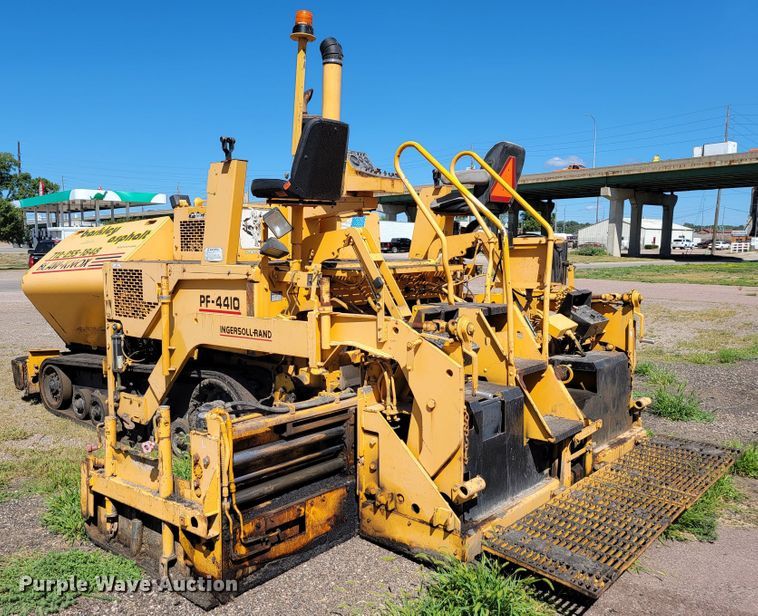 image for item JC9687 Blaw-Knox PF4410  paver