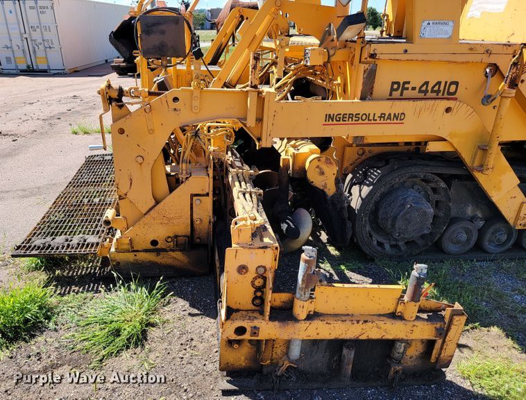 image for item JC9687 Blaw-Knox PF4410  paver