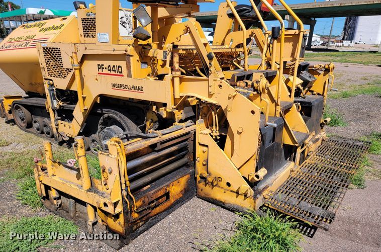 image for item JC9687 Blaw-Knox PF4410  paver