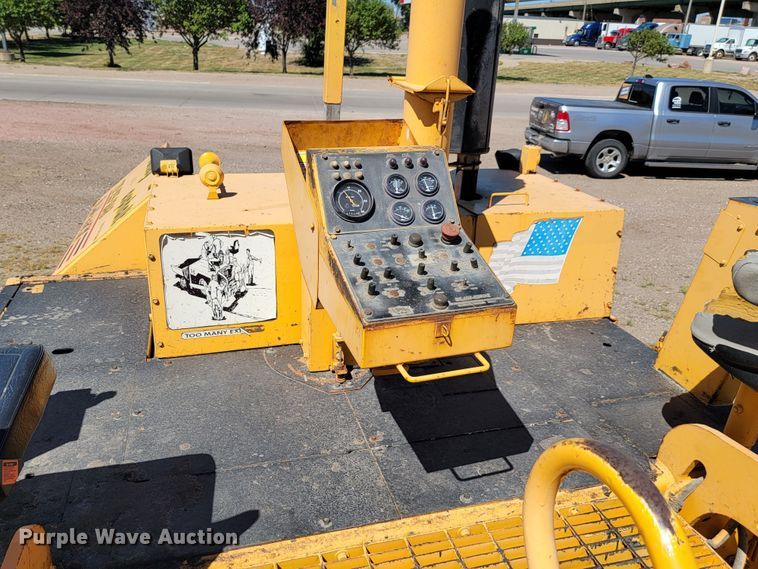 image for item JC9687 Blaw-Knox PF4410  paver