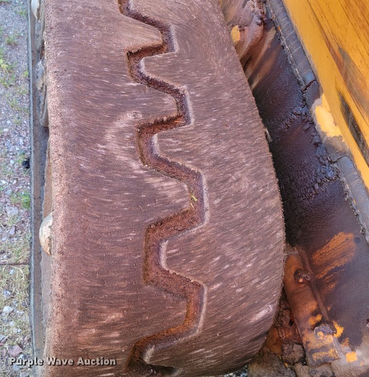 image for item JC9687 Blaw-Knox PF4410  paver