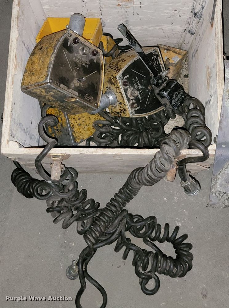 image for item JC9687 Blaw-Knox PF4410  paver