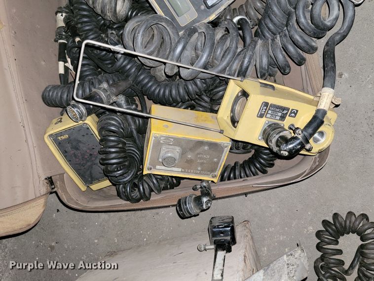 image for item JC9687 Blaw-Knox PF4410  paver