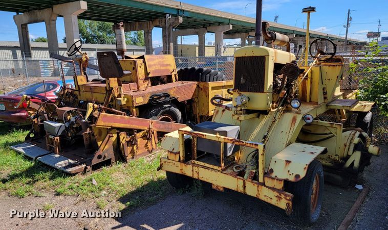 image for item JC9688 (2) pieces of construction equipment