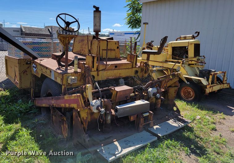 image for item JC9688 (2) pieces of construction equipment