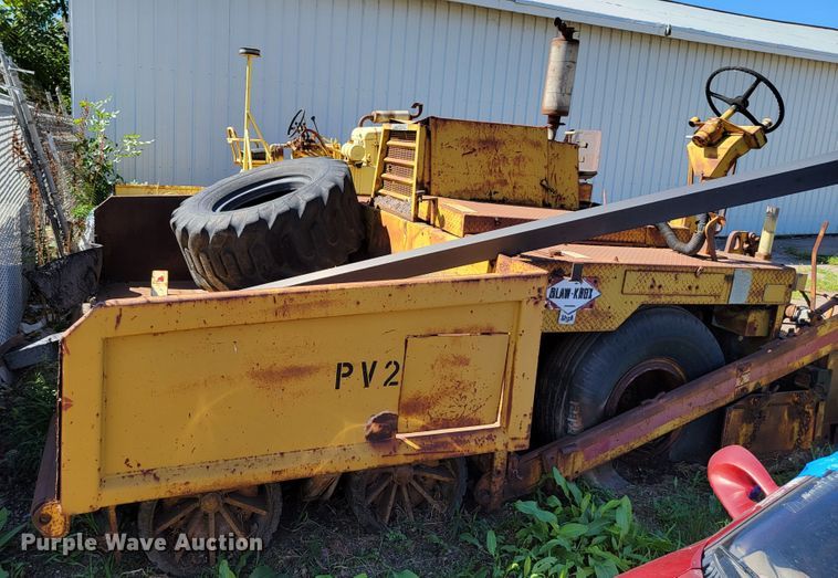 image for item JC9688 (2) pieces of construction equipment