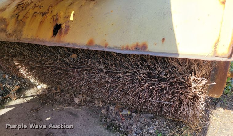 image for item JC9688 (2) pieces of construction equipment