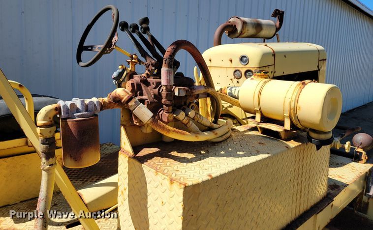 image for item JC9688 (2) pieces of construction equipment