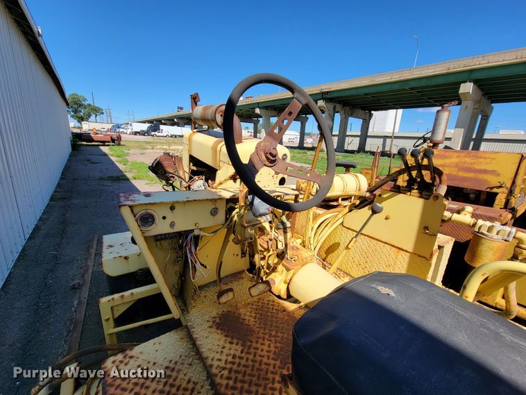 image for item JC9688 (2) pieces of construction equipment