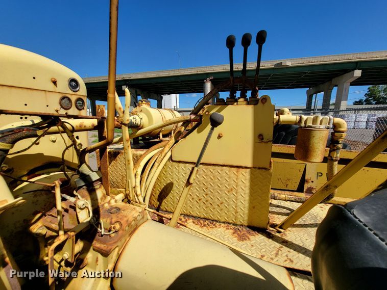 image for item JC9688 (2) pieces of construction equipment