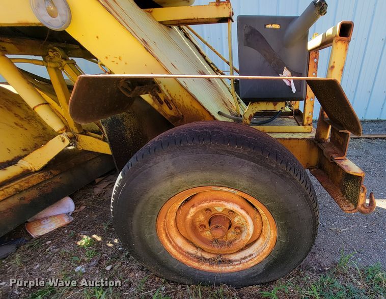 image for item JC9688 (2) pieces of construction equipment