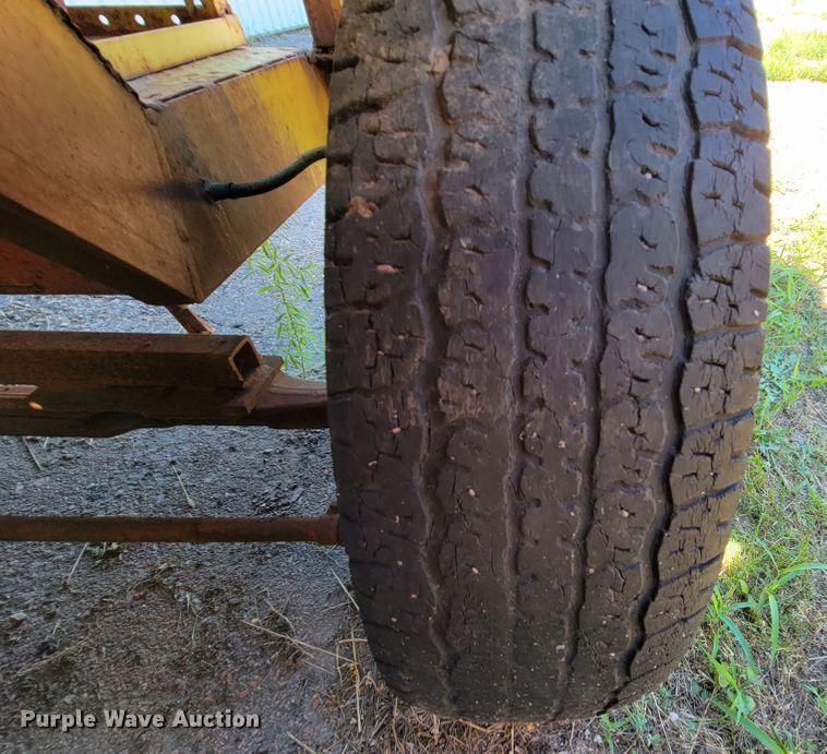 image for item JC9688 (2) pieces of construction equipment