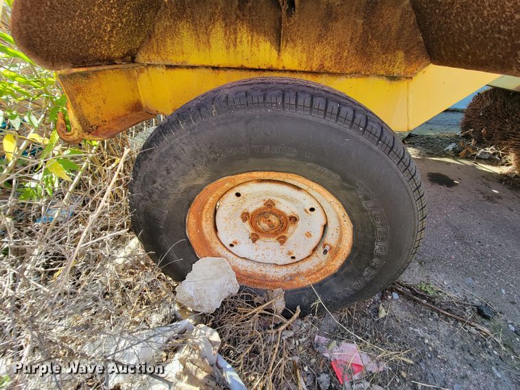 image for item JC9688 (2) pieces of construction equipment