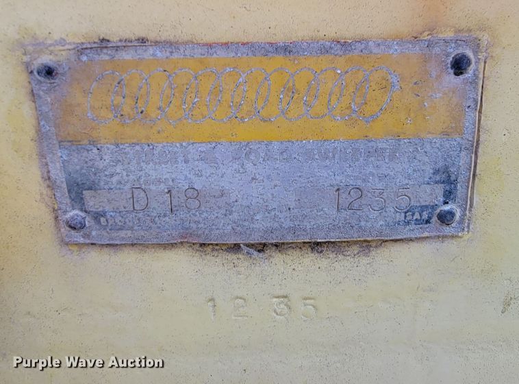 image for item JC9688 (2) pieces of construction equipment