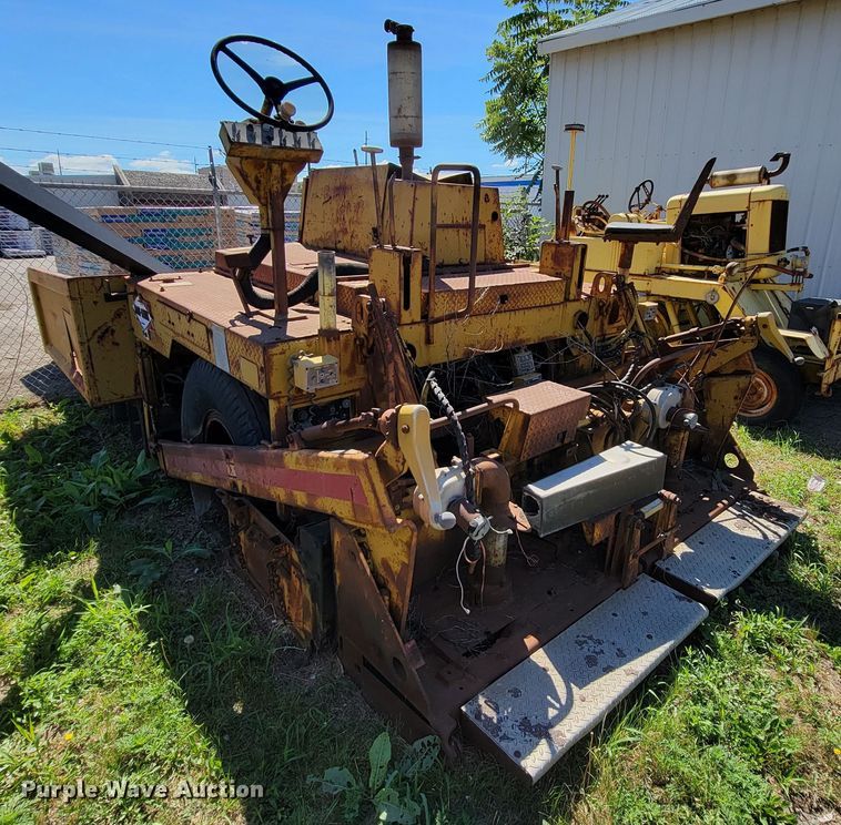 image for item JC9688 (2) pieces of construction equipment