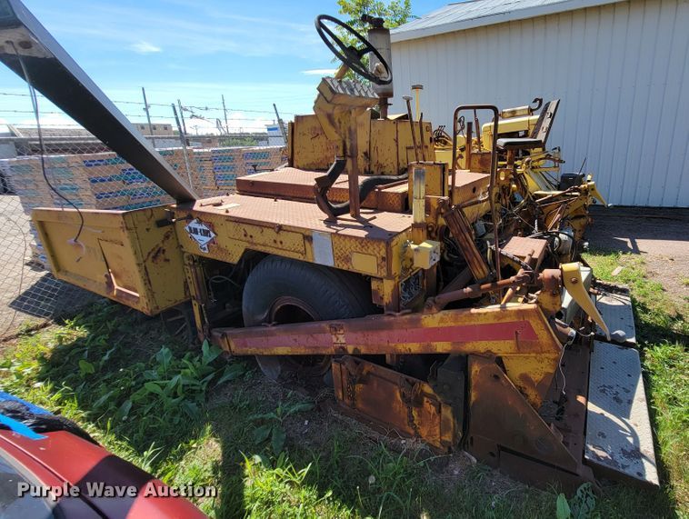 image for item JC9688 (2) pieces of construction equipment