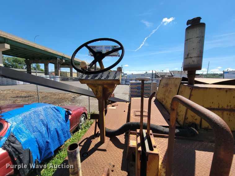 image for item JC9688 (2) pieces of construction equipment