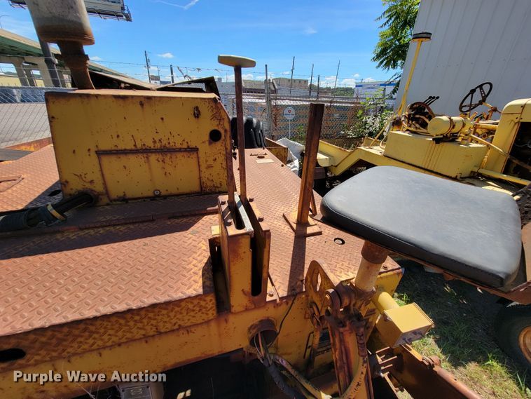 image for item JC9688 (2) pieces of construction equipment