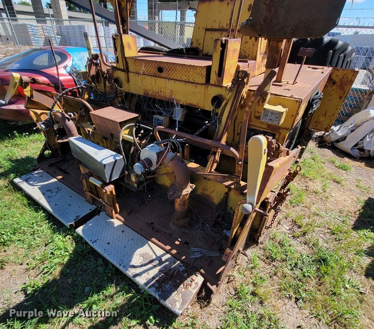 image for item JC9688 (2) pieces of construction equipment